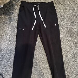 Women’s black figs scrub bottoms